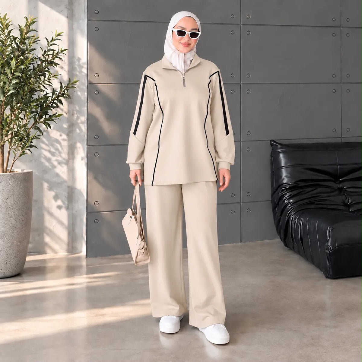 طقم Elegance الرياضي المحتشم باللون البيج